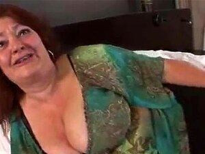 Fat mature girl having sex